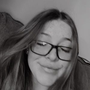 Meet your Posher, Emilee